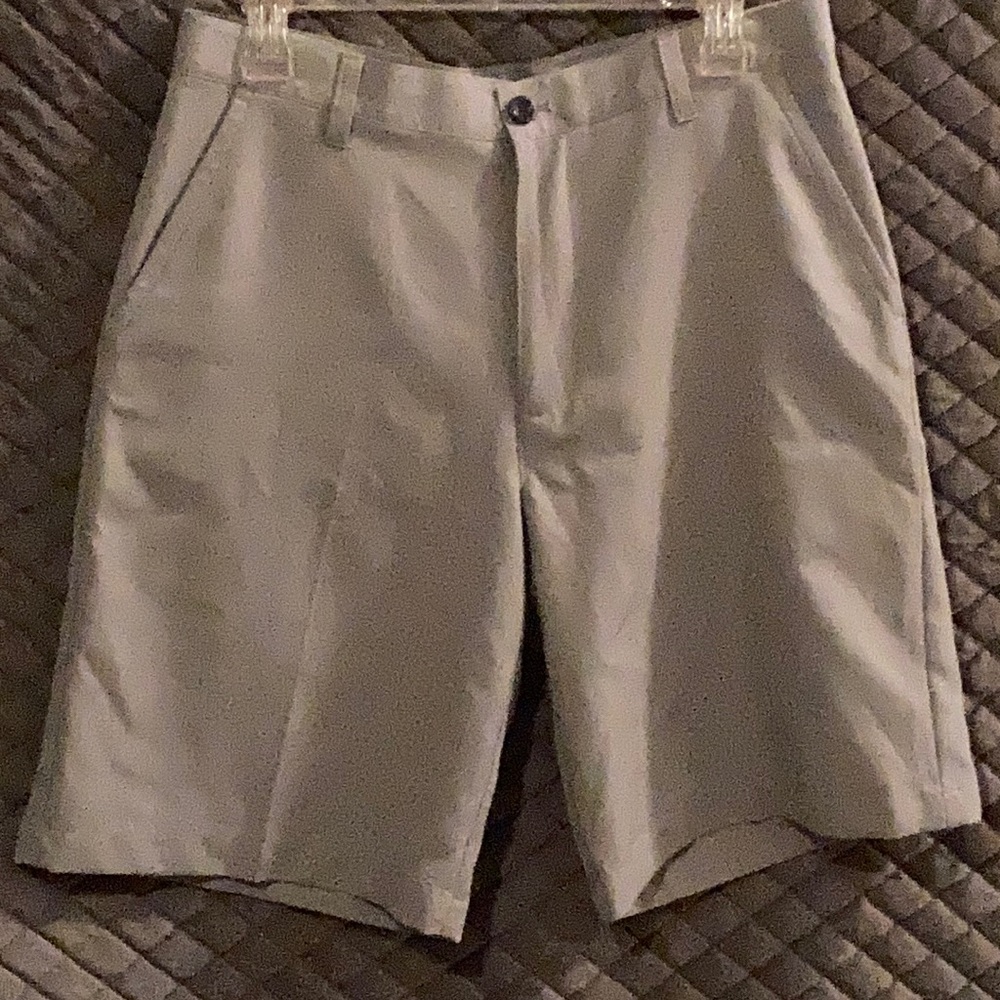 IZOD men’s golf shorts